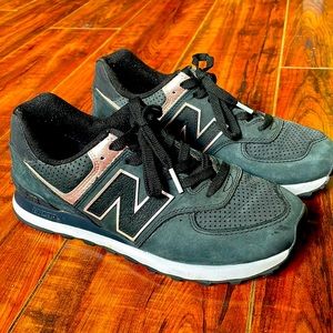 Black New Balance 574 running shoes with rose gold accent, size 8